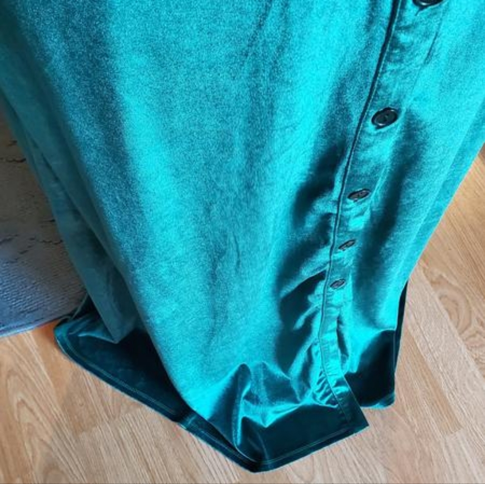 NWOT Green Velvet Maxi Skirt (L) - Picture 5 of 6